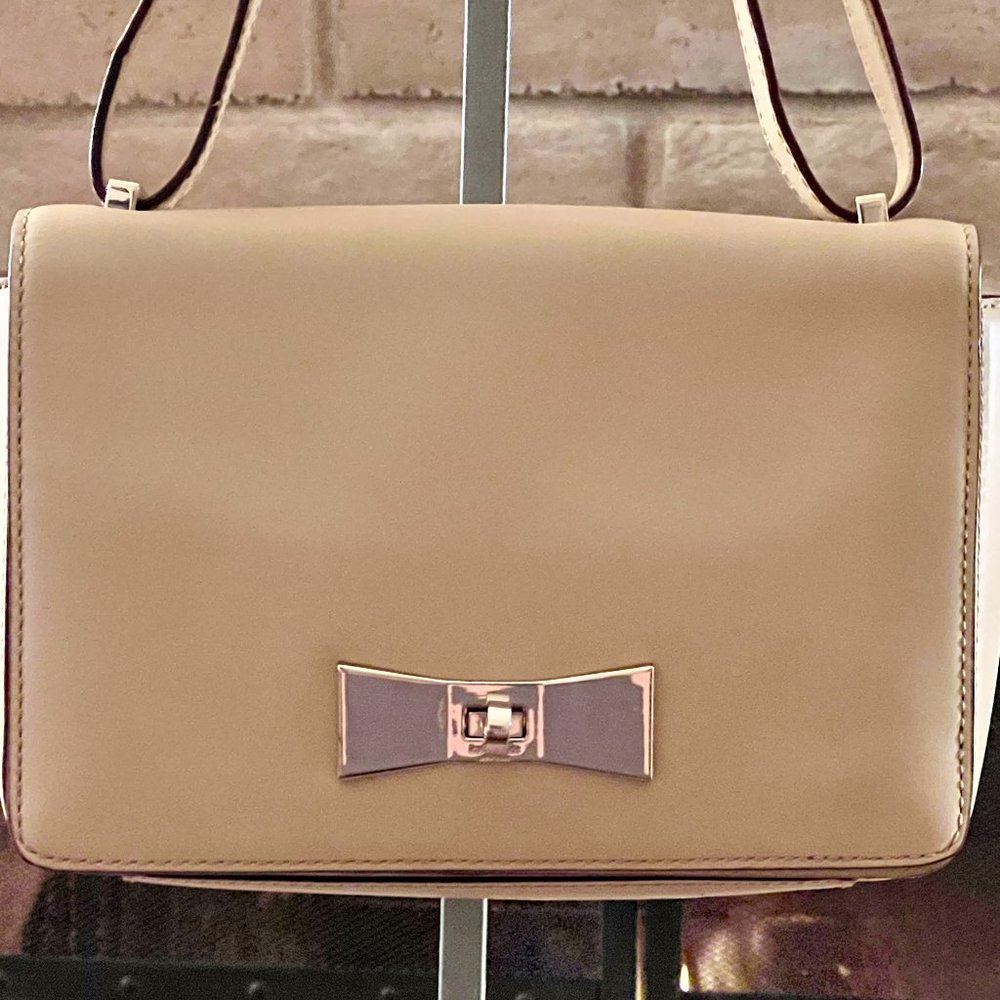 KATE SPADE Tan Purse with Bow Locket